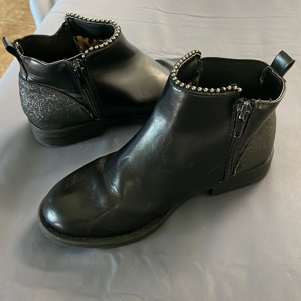 Girls boots size 1